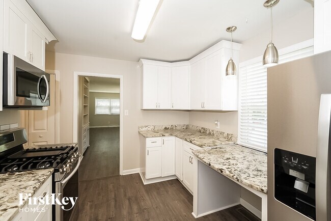 Foto del edificio - 503 Rosebriar Ct