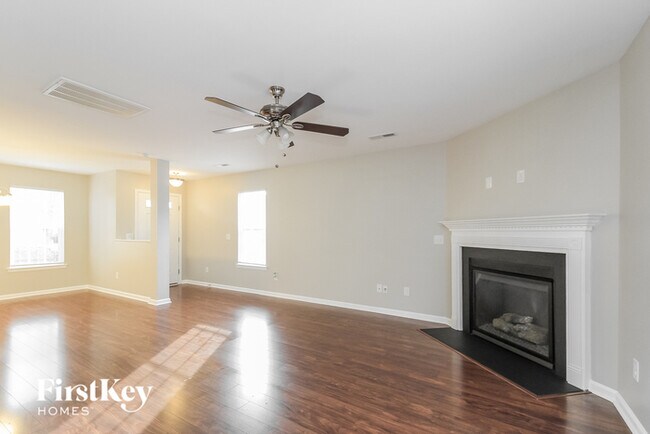 Building Photo - 5002 Long Branch Dr