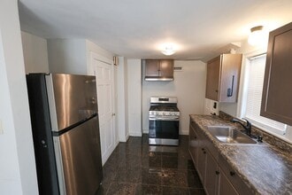 Building Photo - 15 Ridgeview Ave