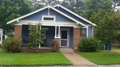 Building Photo - 318 N Spruce St