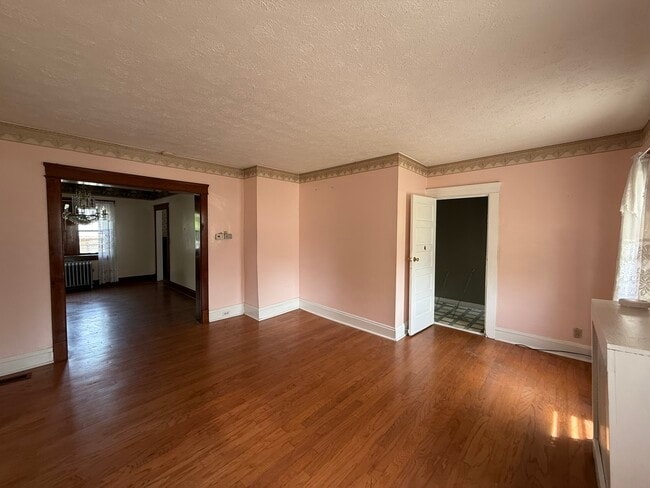 Building Photo - 1357 W 69th St