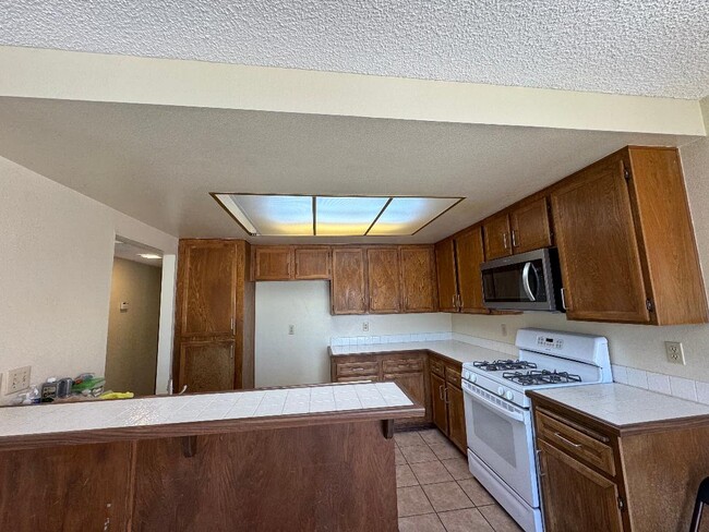 Building Photo - 351 N Melrose Dr