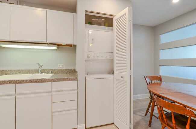 Building Photo - 405 N Wabash Ave