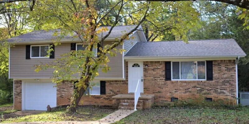 Primary Photo - 6024 Hillcrest Drive