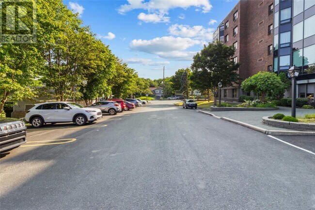 Photo du bâtiment - 156 Portugal Cove Rd