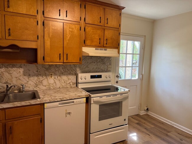 Photo - Large 2bed/1bath near Gov Sq Mall Apartment