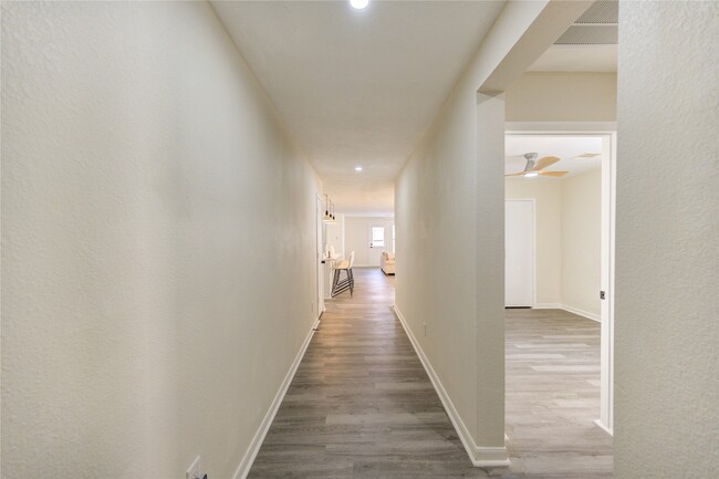 Building Photo - 1010 Hummingbird Point Ln