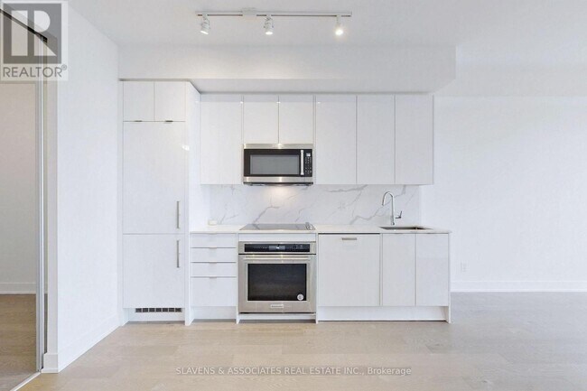 Building Photo - 181-1181 Bedford Rd