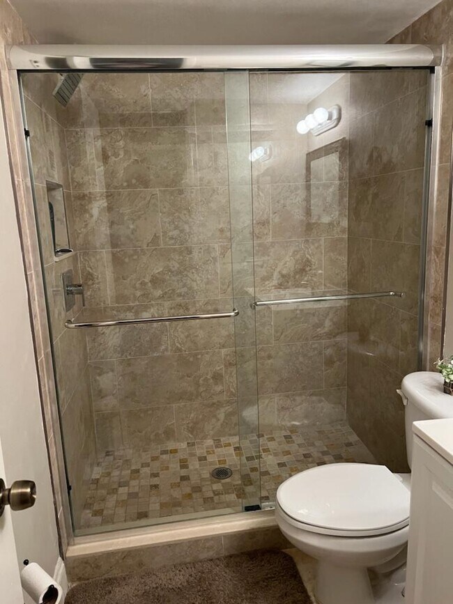 Building Photo - Charming 2 Bed, 2 Bath Tampa Rental with C...
