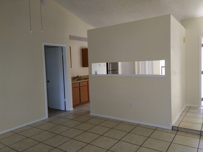 Foto del edificio - 3 BED/ 2 BATH HOME IN DELTONA!