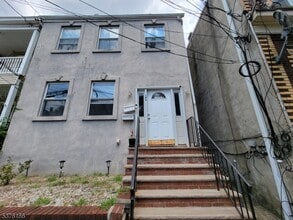 Building Photo - 11 Cutler St