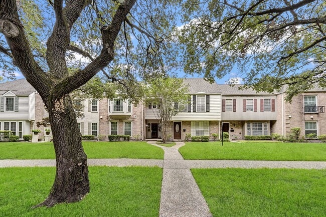 Building Photo - 13194 Trail Hollow Dr