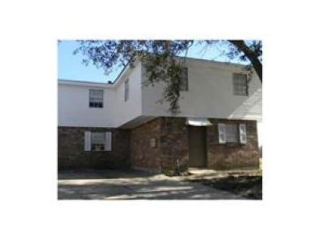 Building Photo - 945 E Monterey Ct