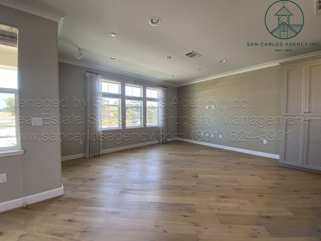 Building Photo - Three Bed Home in New Marina Development