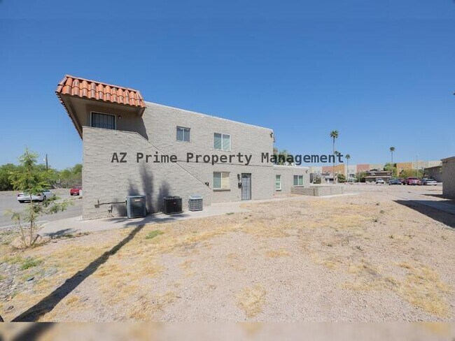 Building Photo - 4724 E PORTLAND ST, PHOENIX AZ