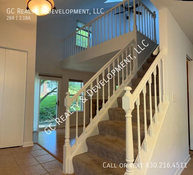 Building Photo - ***SPACIOUS END UNIT / 2 BDRM + LOFT / 2.5...