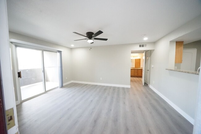 Building Photo - SHOWINGS AVAILABLE NOW