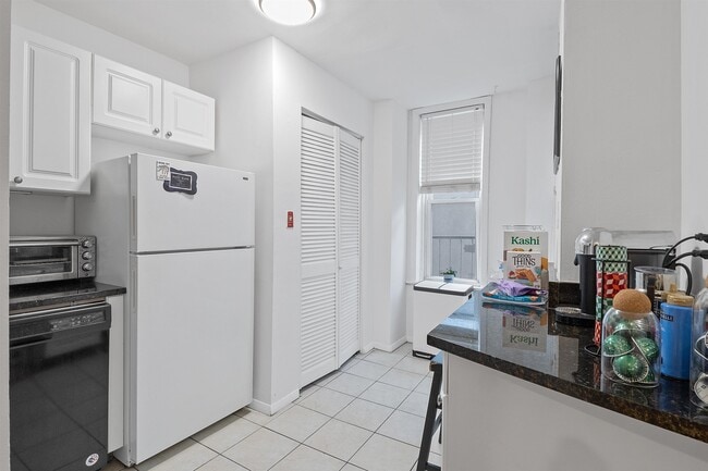 Building Photo - 1038 Willow Ave