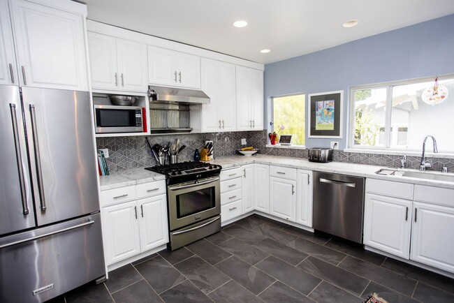 Building Photo - Beautiful Piedmont Home with Additional AD...