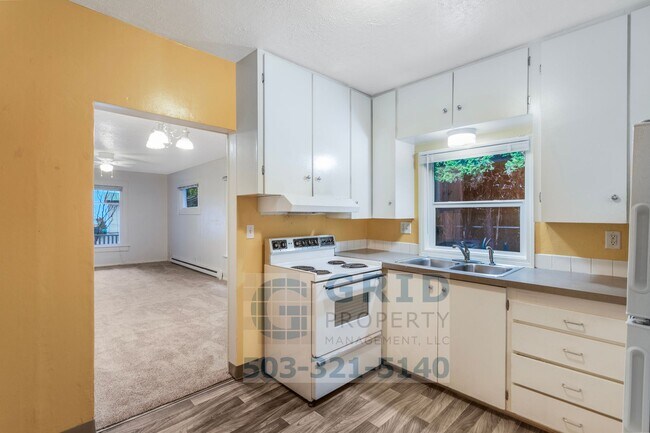 Foto del edificio - Spacious 4 Bedroom Single Family Home- South East Portland