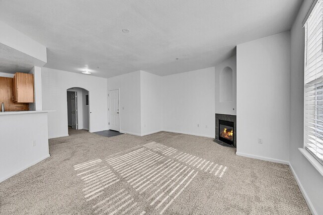 Foto del edificio - $1,900 - 2 Bed, 2 Bath Condo in Aurora wit...