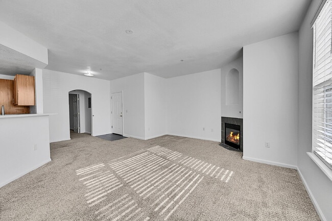 Building Photo - $1,900 - 2 Bed, 2 Bath Condo in Aurora with AC and In Unit Laundry!