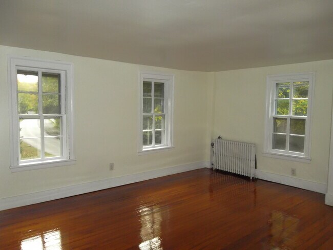 Building Photo - 14 Goose Hill Rd