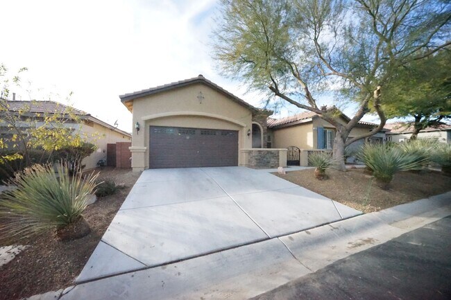 Building Photo - SHOWINGS AVAILABLE NOW