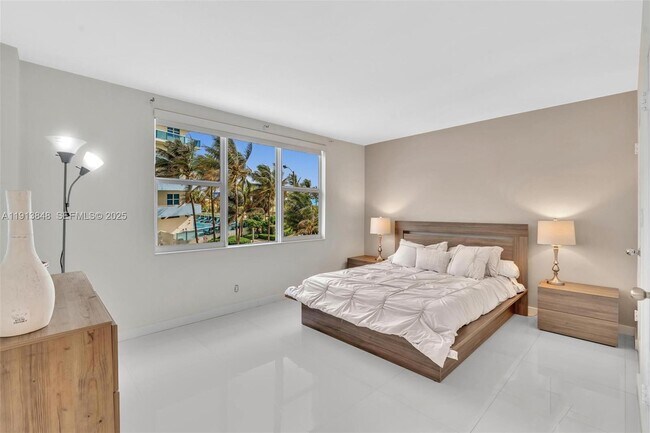 Foto del edificio - 9195 Collins Ave