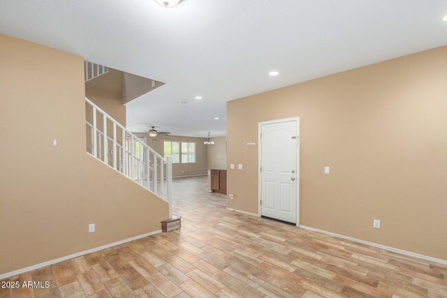 Building Photo - 4074 Kirkland Ave