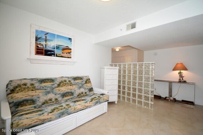 Building Photo - 8700 Ridgewood Ave