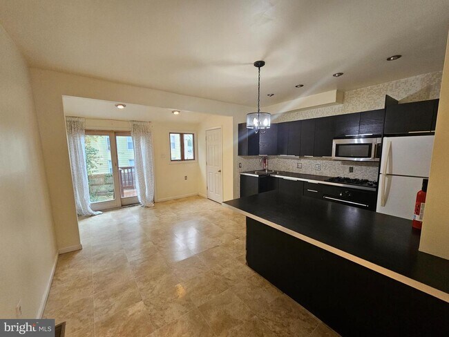 Building Photo - 3802 Falls Rd