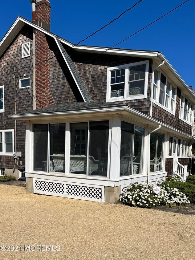 Foto principal - 724 East Ave