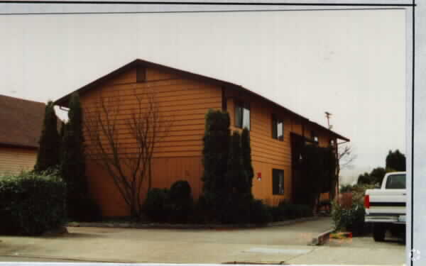 Primary Photo - 421 S Burnett Ave