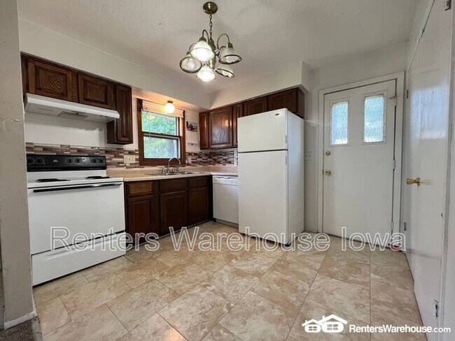 Foto del edificio - 910 E Railroad Ave