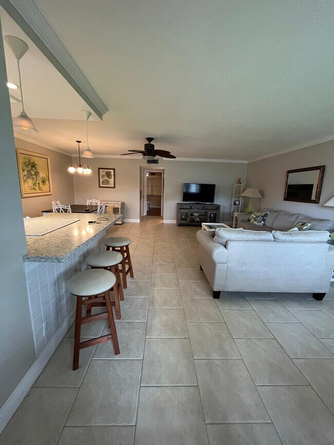 Building Photo - 515 High Point Dr