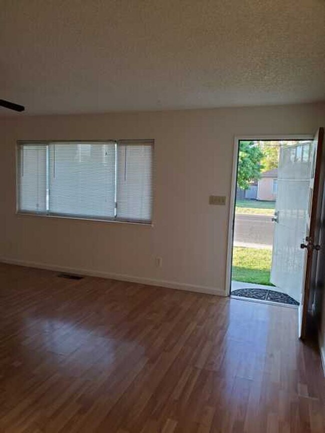 Foto del edificio - 3 bed 2 bath in Ceres