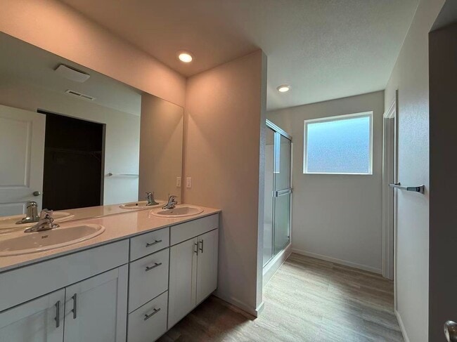 Building Photo - Brand new home