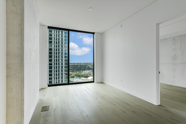Building Photo - 610 Davis St