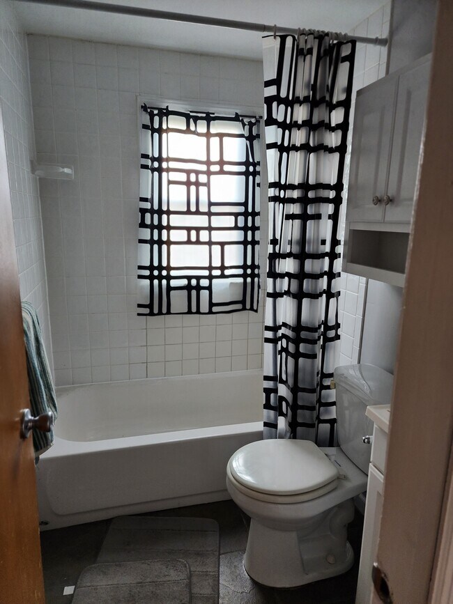 Upstairs bathroom - 1748 Rosewood Dr
