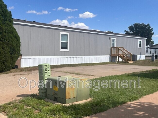 Foto del edificio - 3113 Diamond Dr