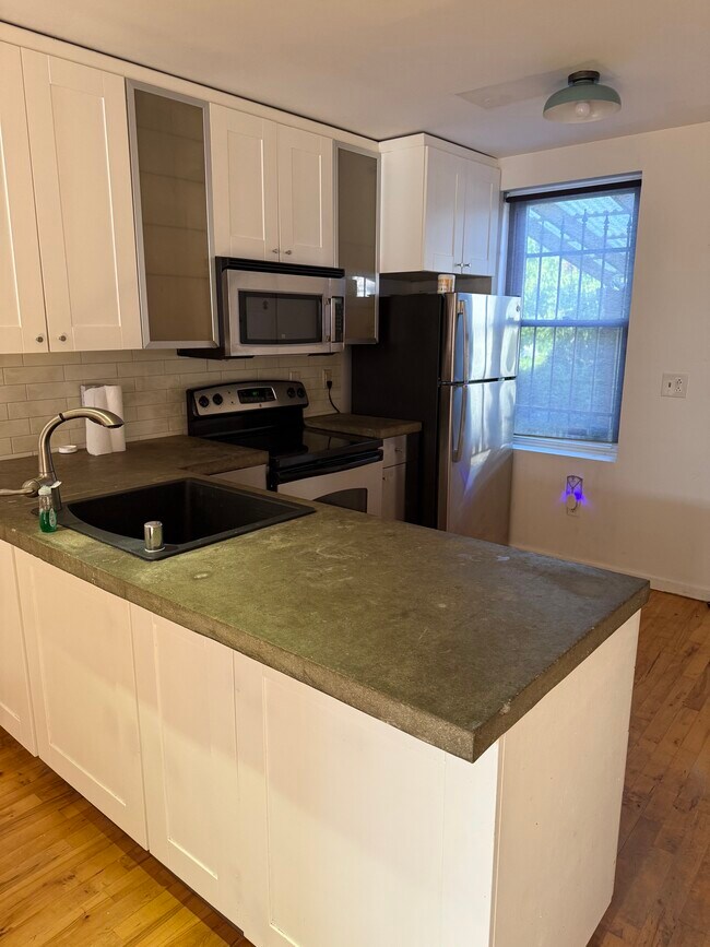 Foto del edificio - 3108 Brentwood Ave