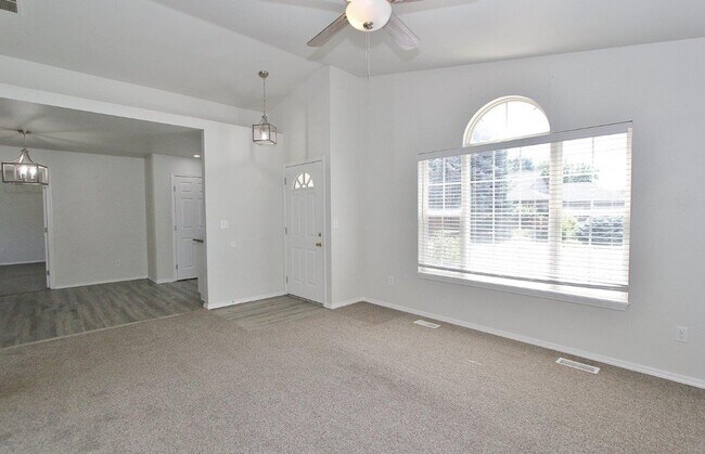 Foto del edificio - Immaculate Single-Level Home in Quiet Neighborhood