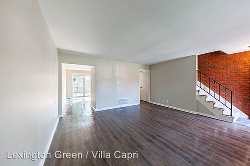 Primary Photo - 2525 Parkwood Dr