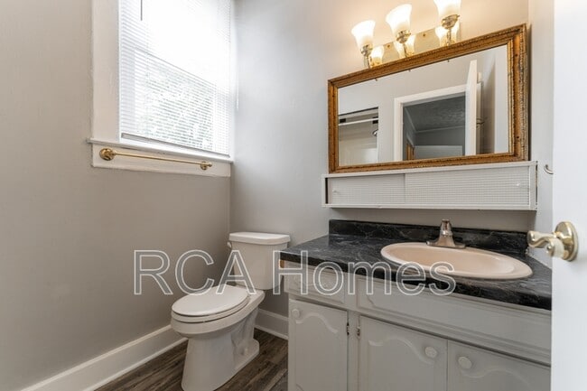 Photo - 906 Laurel St Apartment