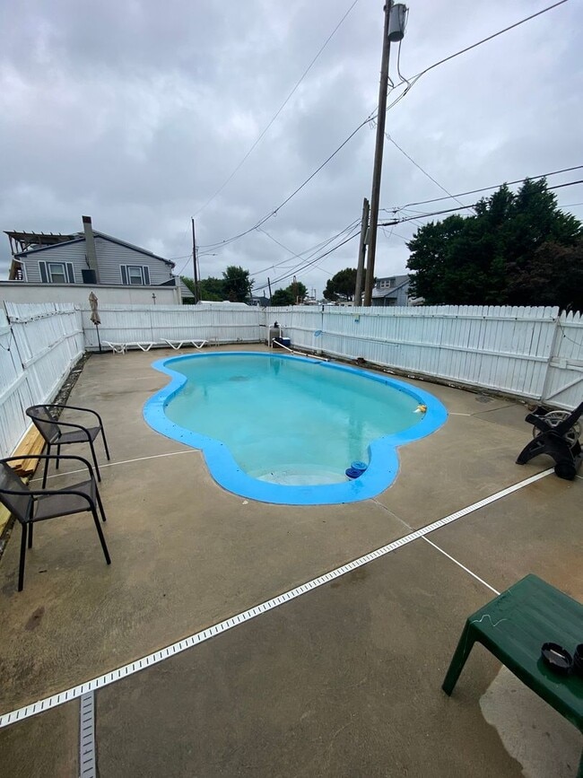 Building Photo - Beautiful three bed, 1.5 bath single-family home for rent with inground pool
