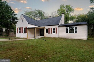 Building Photo - 9211 Bells Mill Rd