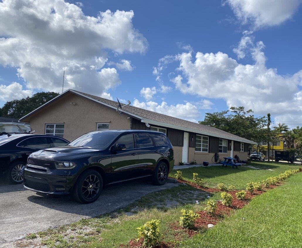 Foto principal - 5904 SW 27th St