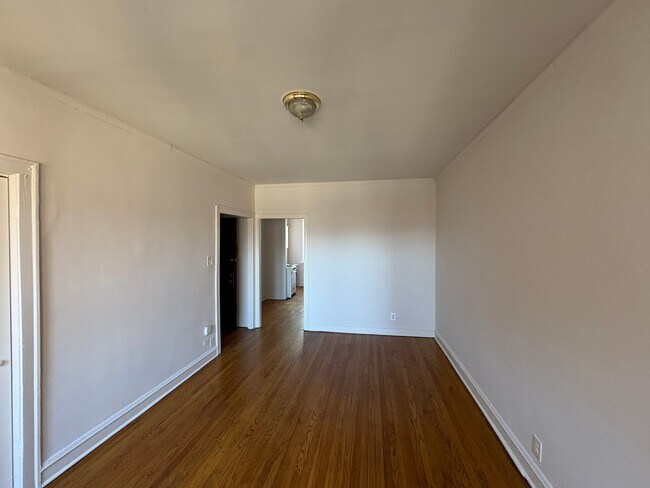 Foto del edificio - 822 S Austin Blvd