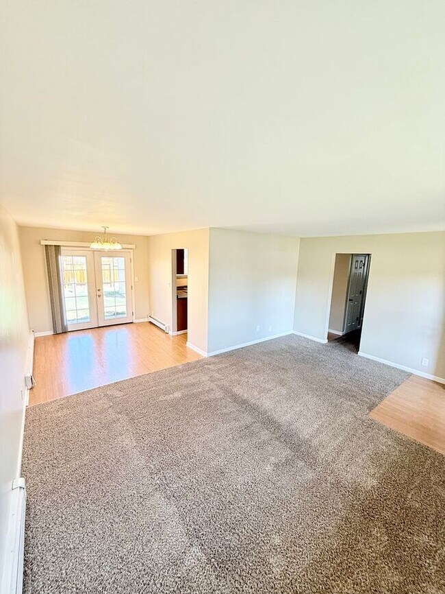 Building Photo - Move in specials - Pick One - 1st month free or $100 off monthly rent. Flexible lease terms are a...